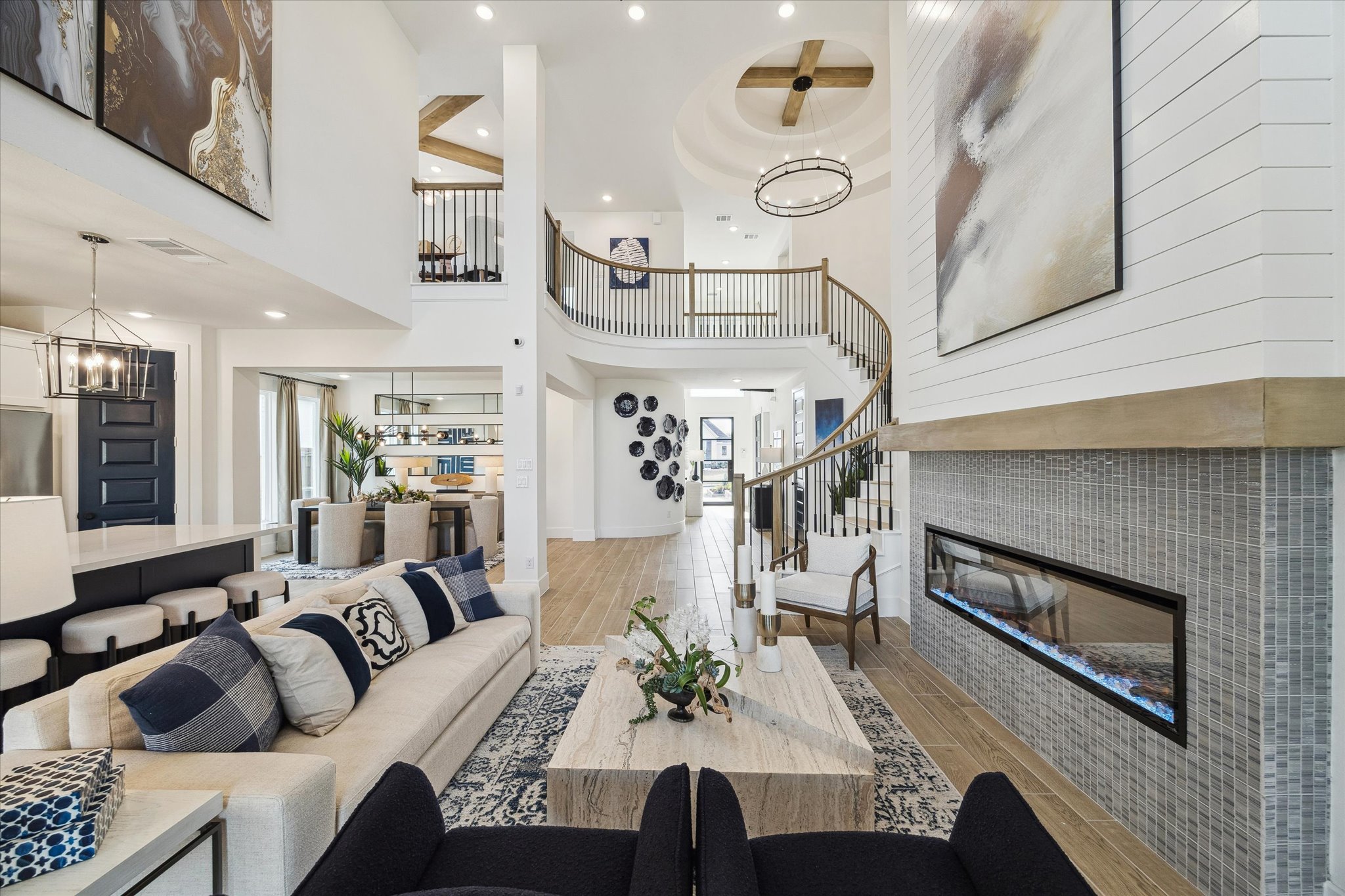 The Alden IX Photo 3