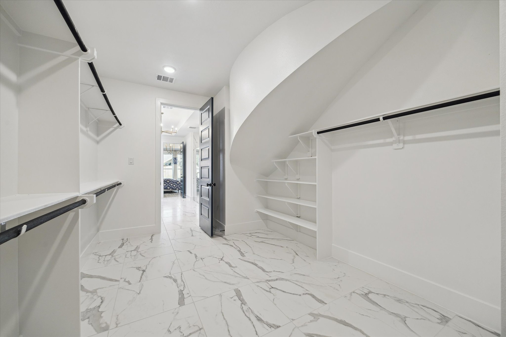 The Alden IX Photo 25