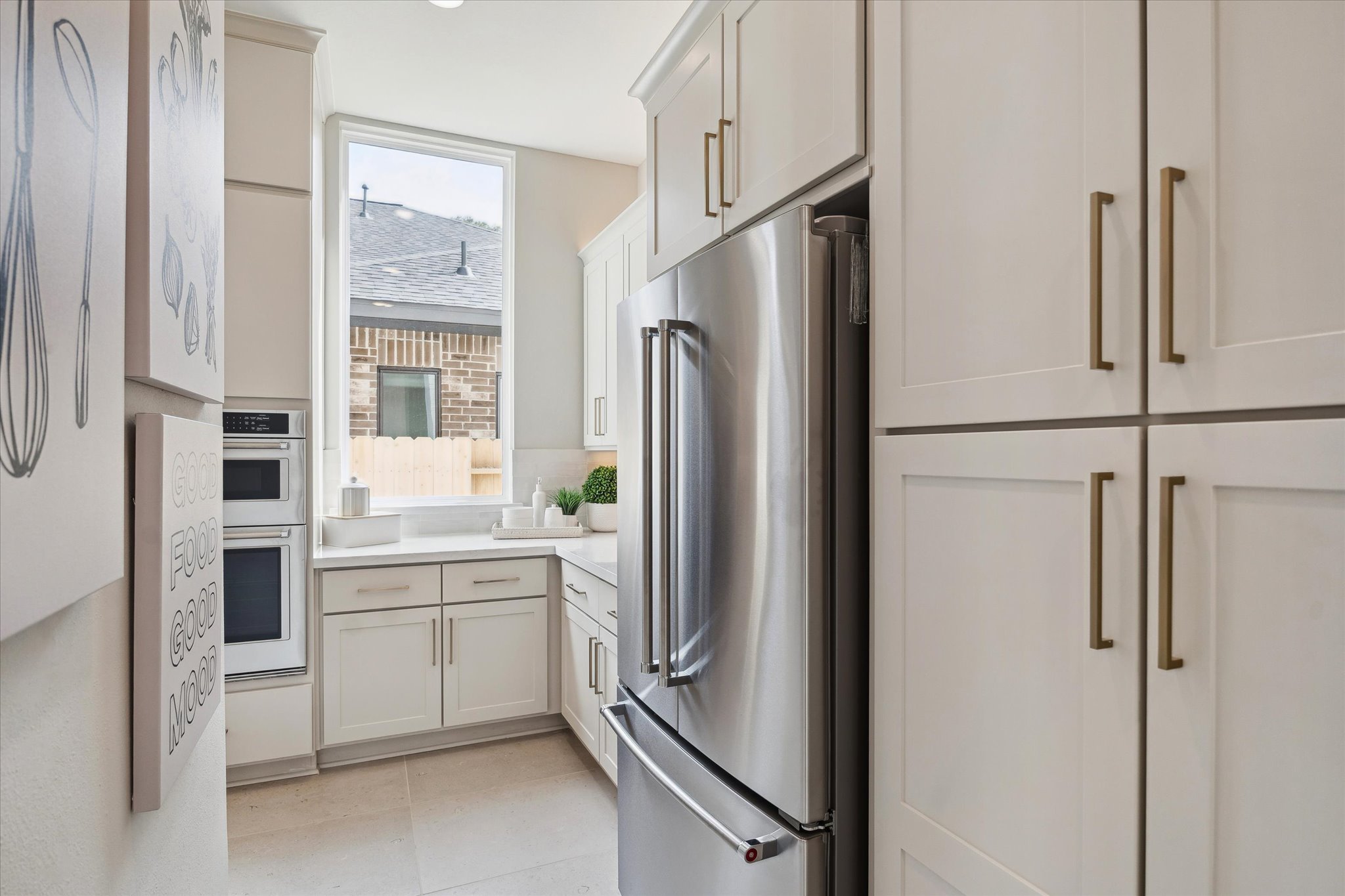 The Grey III Photo 24