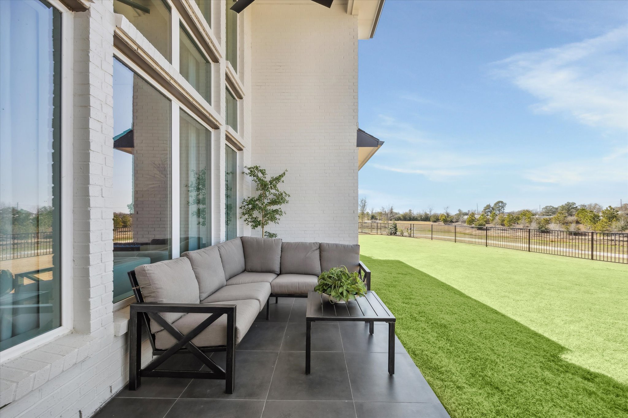 The Wilson V Photo 18